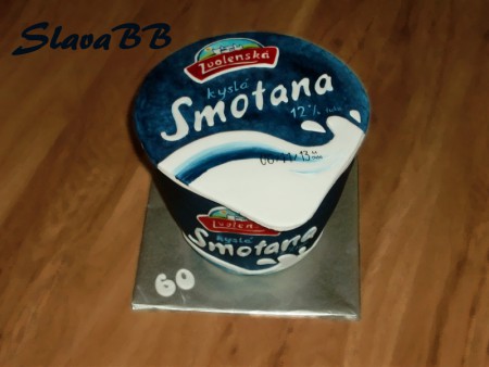 Torta "Kyslá Smotana - Cake sour cream" cesto: orechové plnka: čokoládová a karamelová váha: 3,3 kg